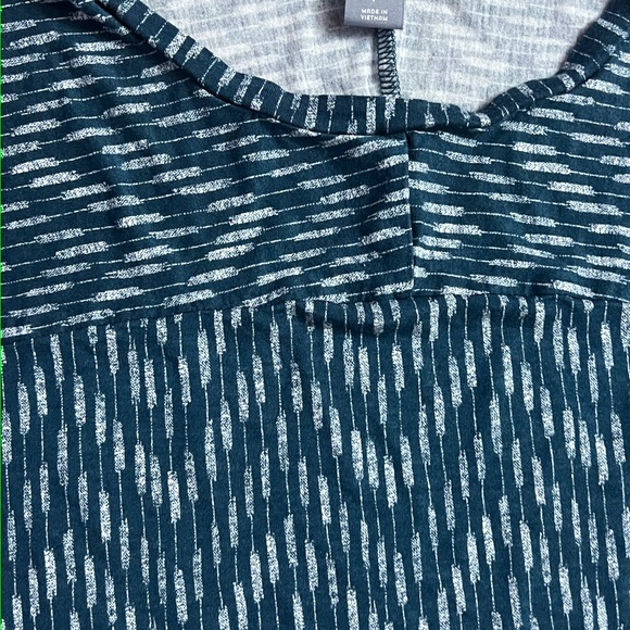 Old Navy Shirt Womens small petite Blue Short Sleeve - Picture 3 of 4